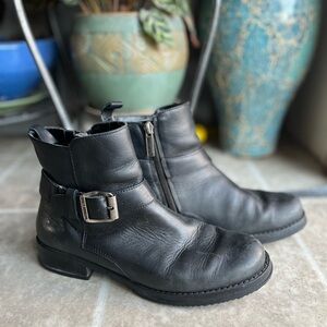 Harley Davidson ankle leather boots with side zipper. Size 7 1/2.